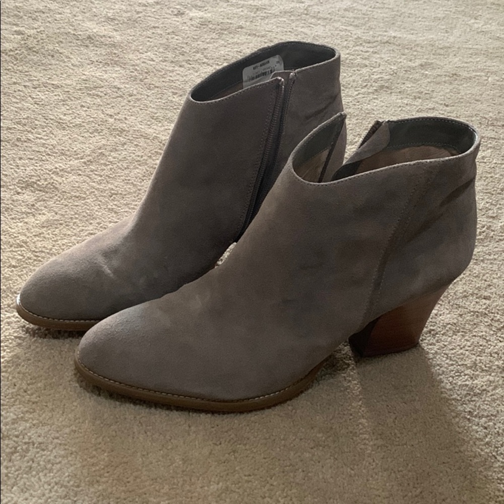 Susina Kayden Lea booties. Size 12 Stone Grey. NWT